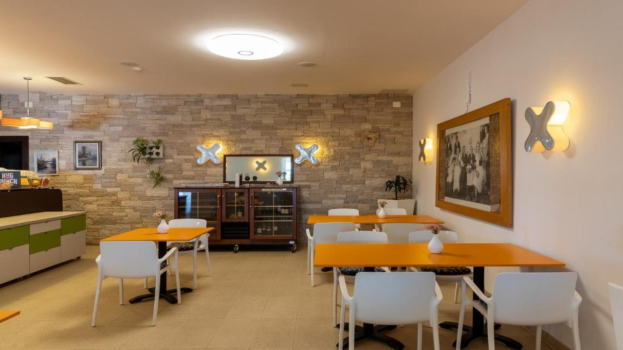 Velanera Hotel & Restaurant Sisan Exterior photo