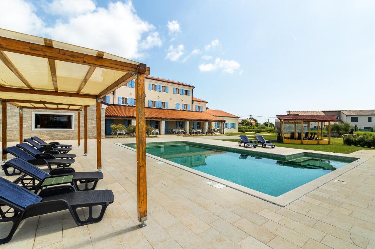 Velanera Hotel & Restaurant Sisan Exterior photo