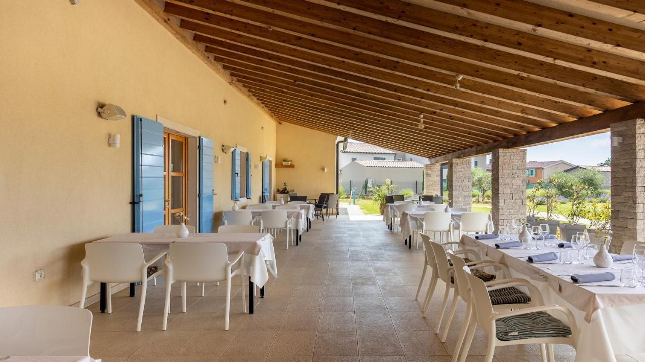 Velanera Hotel & Restaurant Sisan Exterior photo