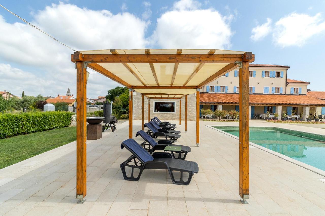 Velanera Hotel & Restaurant Sisan Exterior photo