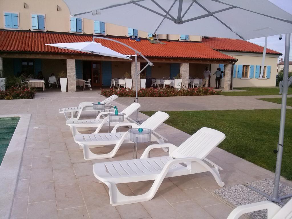 Velanera Hotel & Restaurant Sisan Exterior photo