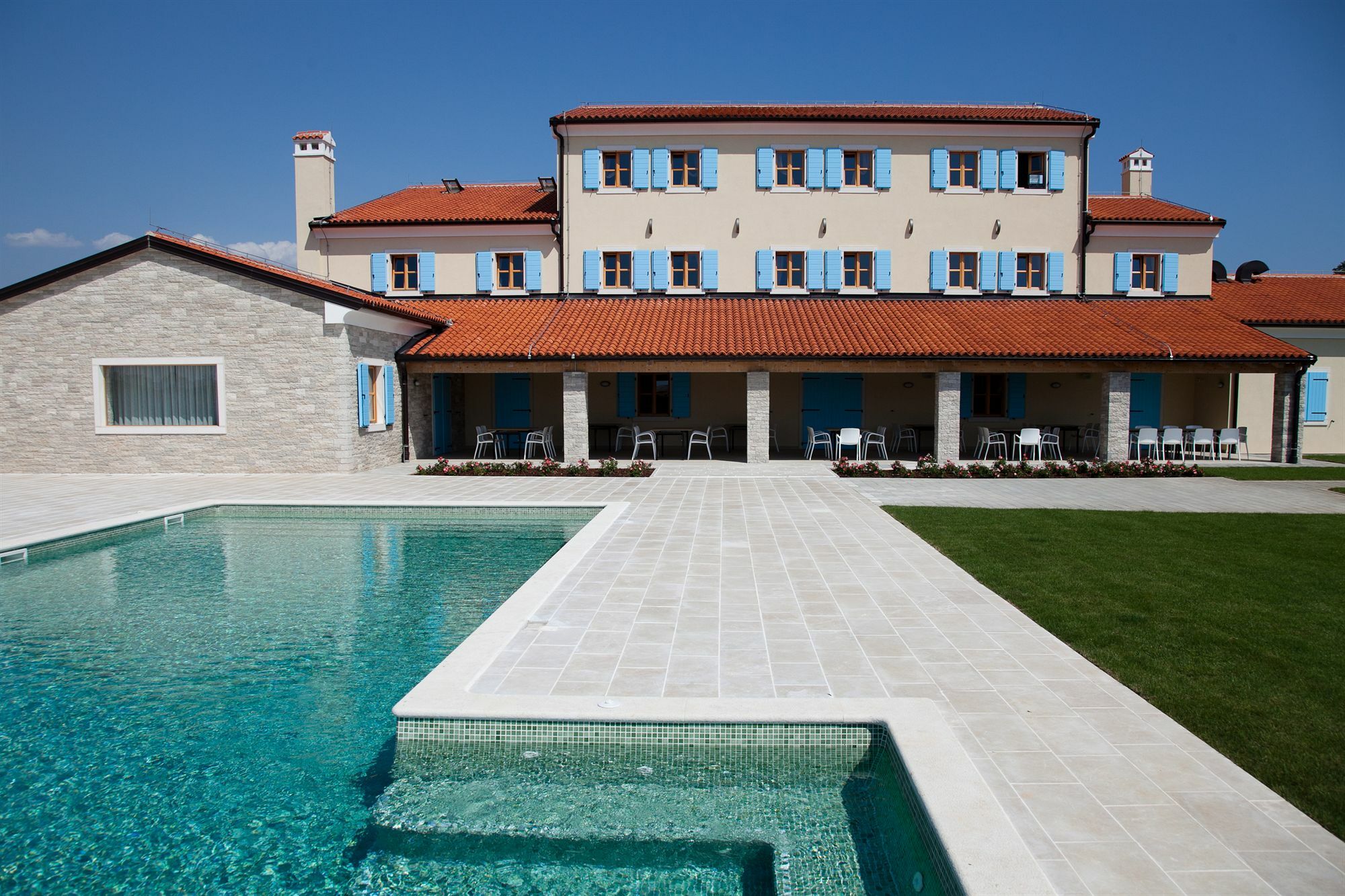 Velanera Hotel & Restaurant Sisan Exterior photo
