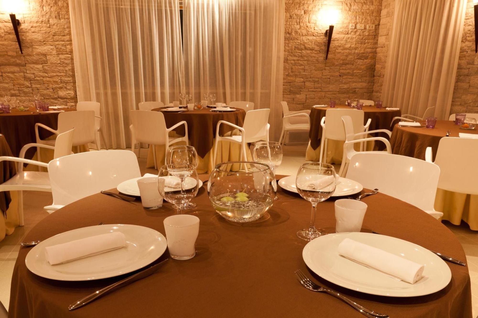 Velanera Hotel & Restaurant Sisan Exterior photo